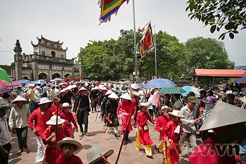 河内扶董乡雍圣庙会 - ảnh 1